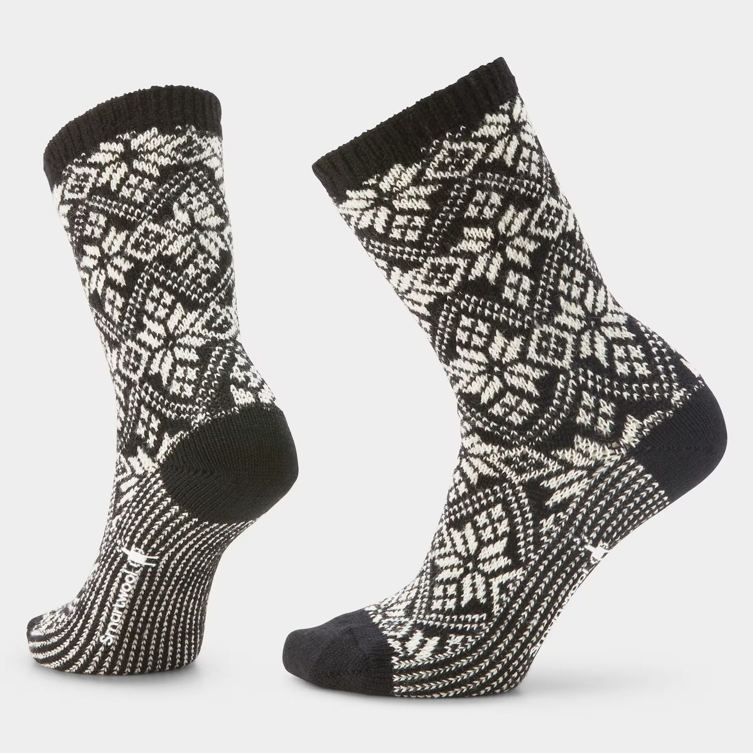 FRONT VIEW OF SMARTWOOL WOMENS EVERYDAY COZY TRADITIONAL SNOWFLAKE CREW SOCKS FEATURES SOFT MERINO …