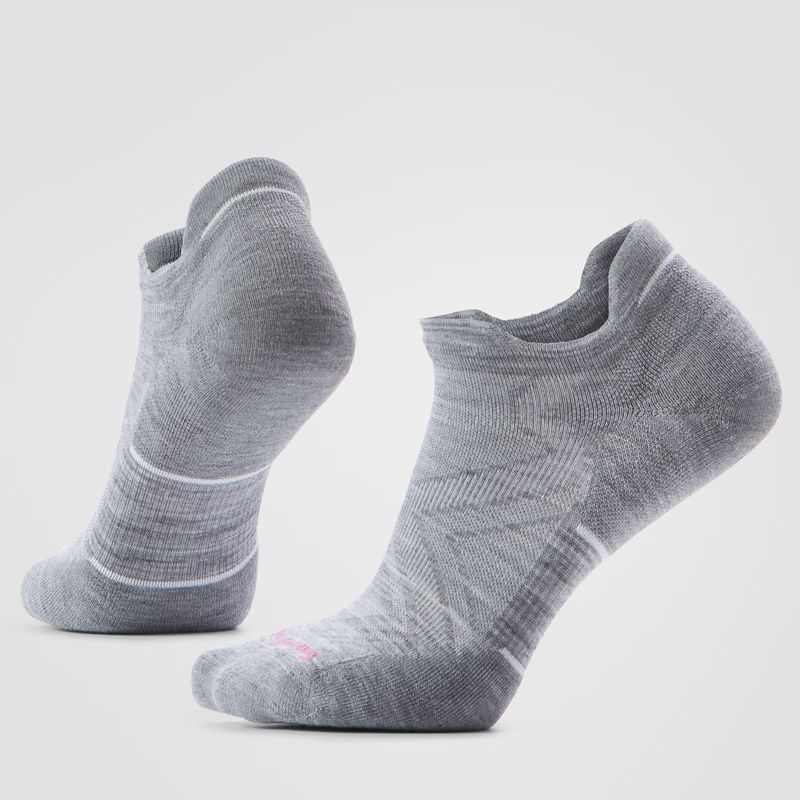 FRONT VIEW OF SMARTWOOL WOMENS RUN TARGETED CUSHION LOW ANKLE SOCKS FEATURES REDUCED SLIPPAGE AND I…