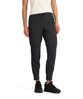 FRONT VIEW OF THE NORTH FACE WOMENS NEVER STOP WEARING JOGGER WITH STRETCH FABRIC AND ZIP POCKETS