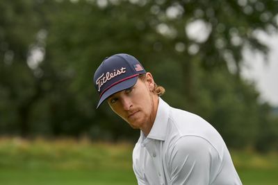 Men's golf caps feature comfortable, breathable materials, adjustable fits, and stylish designs for sun protection.
