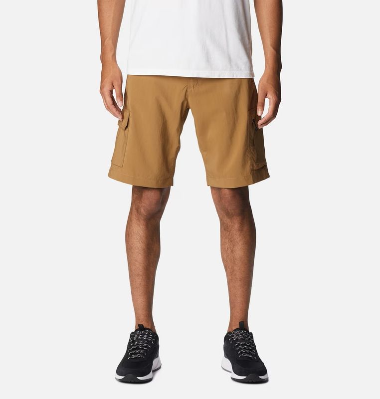 FRONT VIEW OF COLUMBIA MENS SILVER RIDGE UTILITY CARGO SHORT FEATURES UPF 50 SUN PROTECTION AND MOI…