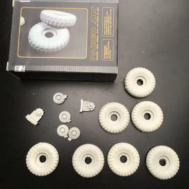 RE35-335 - Marmon-Herrington Road wheels set (Dunlop) - 1:35