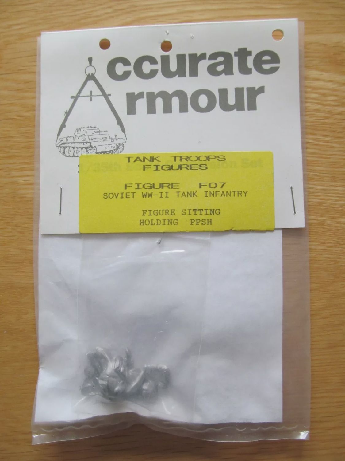 F07 - Soviet WW-II Tank Infantry Figure - Figure Sitting Holding PPSH - 1:35