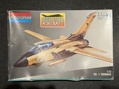 5477 - Desert Storm GR. 1 Tornado - New TIALD POD, Pylons, Laser Range finder - 1:72