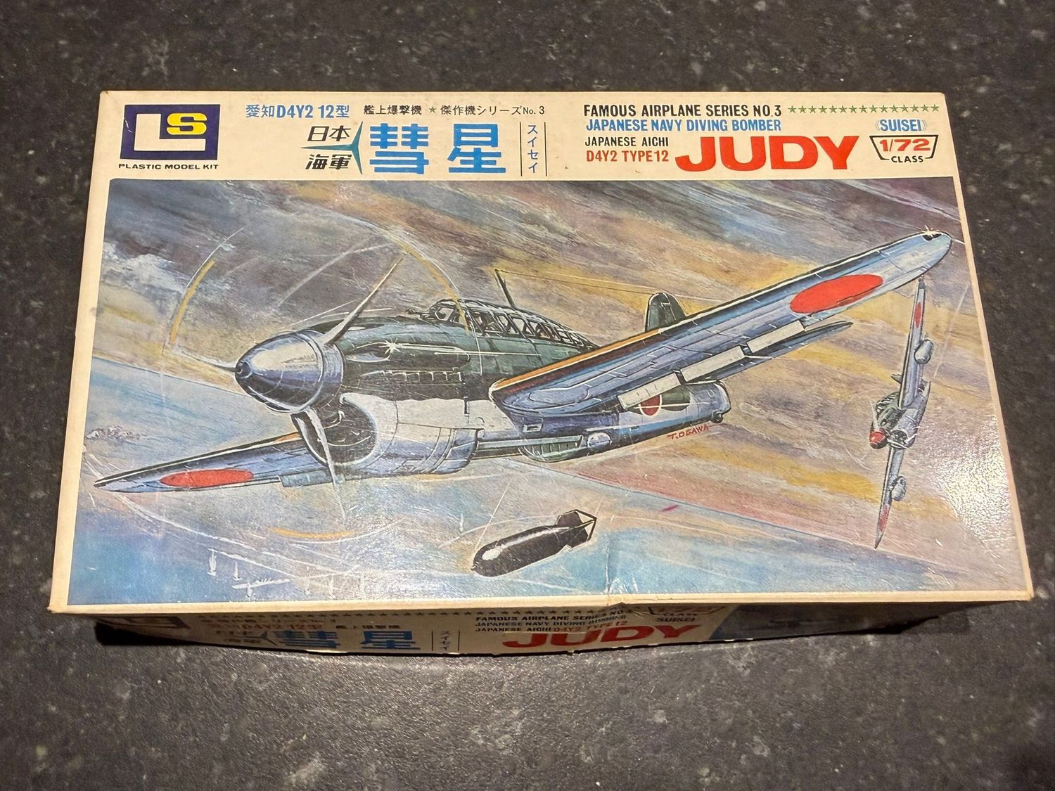 103:100 - Japanese Navy Diving Bomber Aichi D4Y2 Type 12 Judy (Suisei) - 1:72