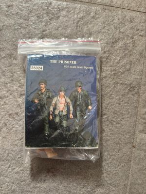 35024 - "The Prisoner" (2 Marines with Japanese Prisoner) - 1:35