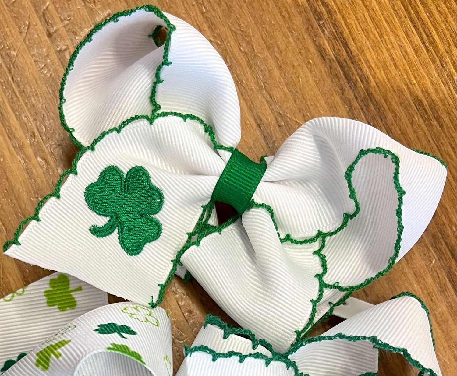Medium Embroidered Shamrock Moonstitch Bow