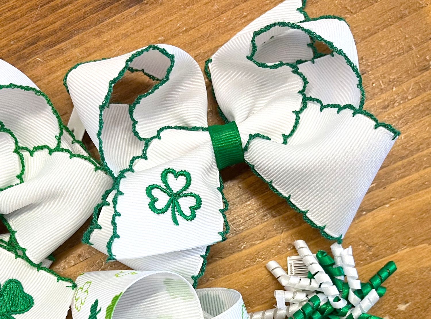 Medium Embroidered Shamrock White Bow
