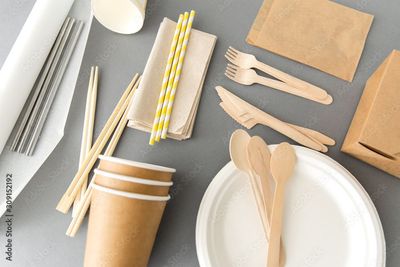 Vaisselle et serviettes jetables