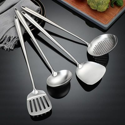 Louches, cuillères, spatules, écumoires