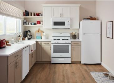 30-inch white Amana® Electric Range with Extra-Large Oven Window Model #: AER6303MFW