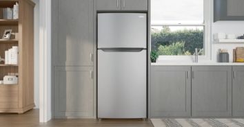 Frigidaire 20 cubic foot top freezer refrigerator ​Model #: FFTR2045VS