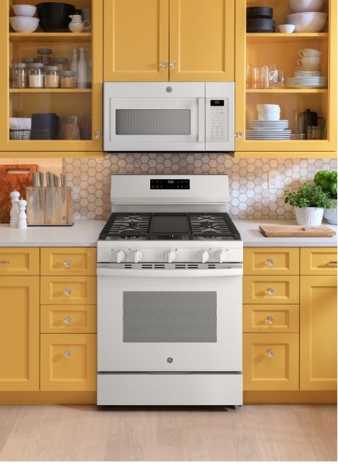 GE 30" Free-Standing Gas Range with Crisp Mode GGF500PVWW