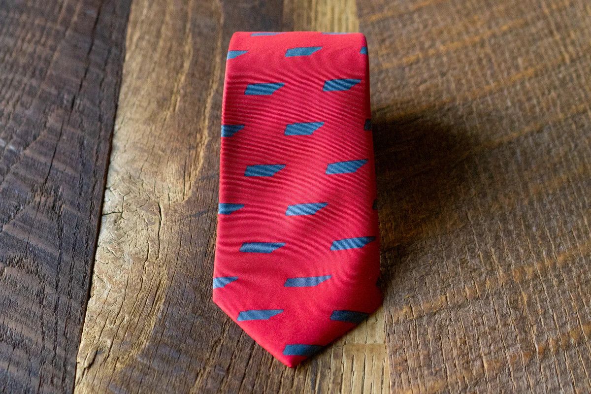 TN outline tie vol traditions red and navy