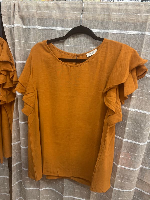 Easel Ruffle Sleeves