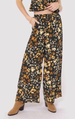 Sadie and Sage WITH EASE PRINTED WIDE LEG PULL ON PANTS