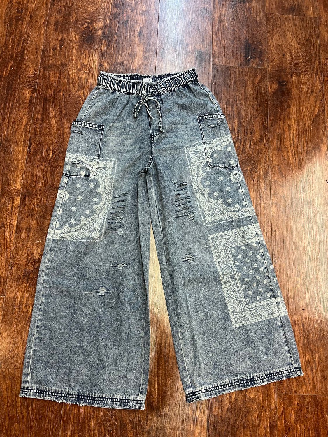 Easel Patchwork Printed pants, Size: Small