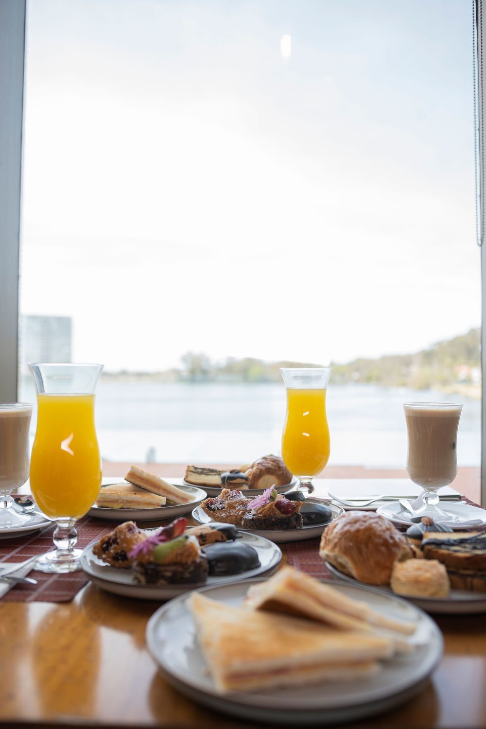 Té frente al lago para 2