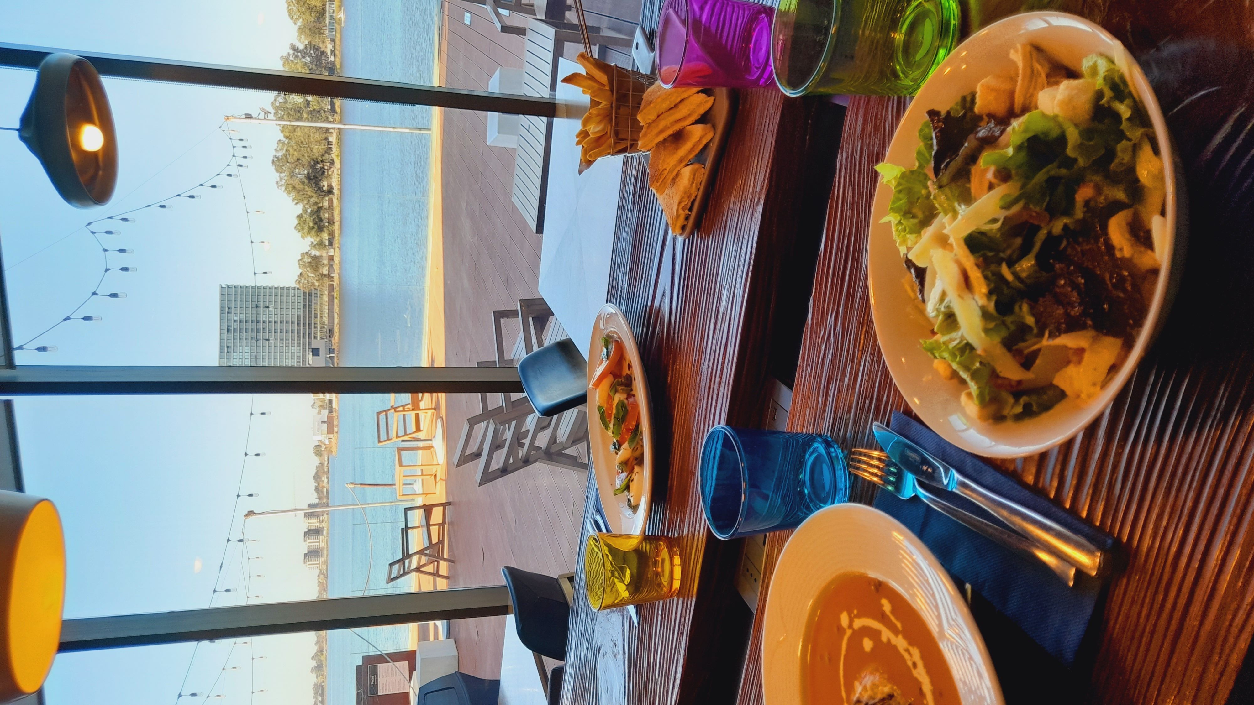 Almuerzo o Cena en Los Lagos Restaurant