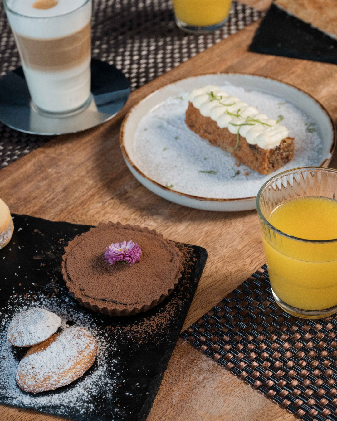 Té frente al lago para 2