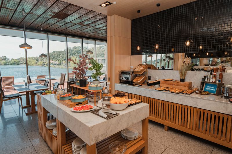 DESAYUNO DE DOMINGO FRENTE AL LAGO