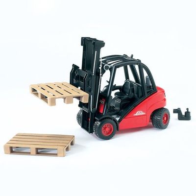 Linde H30D forklift with pallet