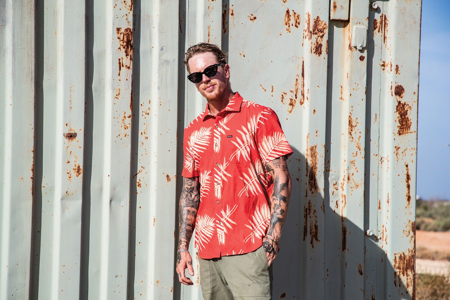 Brixton Charter Print SS - Off Aloha Red/Palm
