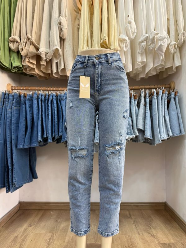 Jeans Mom intermedio con roturas