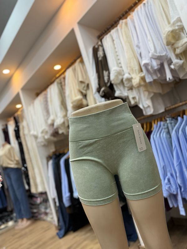 Short levanta cola