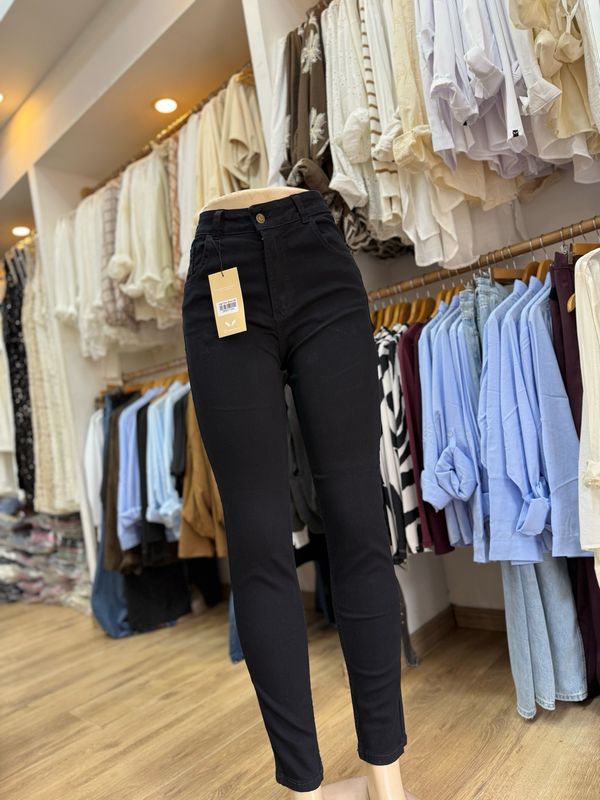 Skinni black