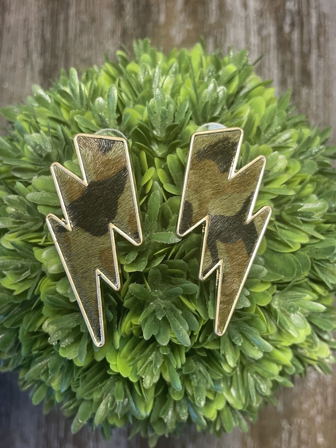 Lightning Animal Genuine Leather Earrings (Green/Camo)