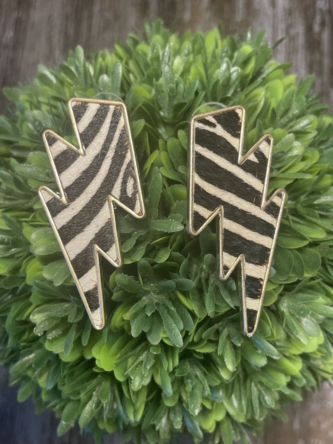 Lightning Animal Genuine Leather Earrings (Ivory/Zebra)