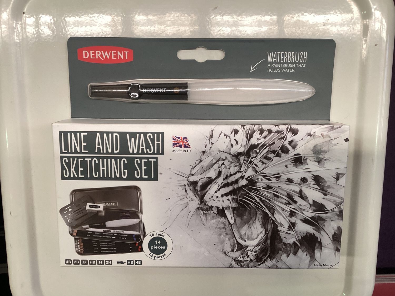 Derwent LINE &amp; WASH SKETCHING SET