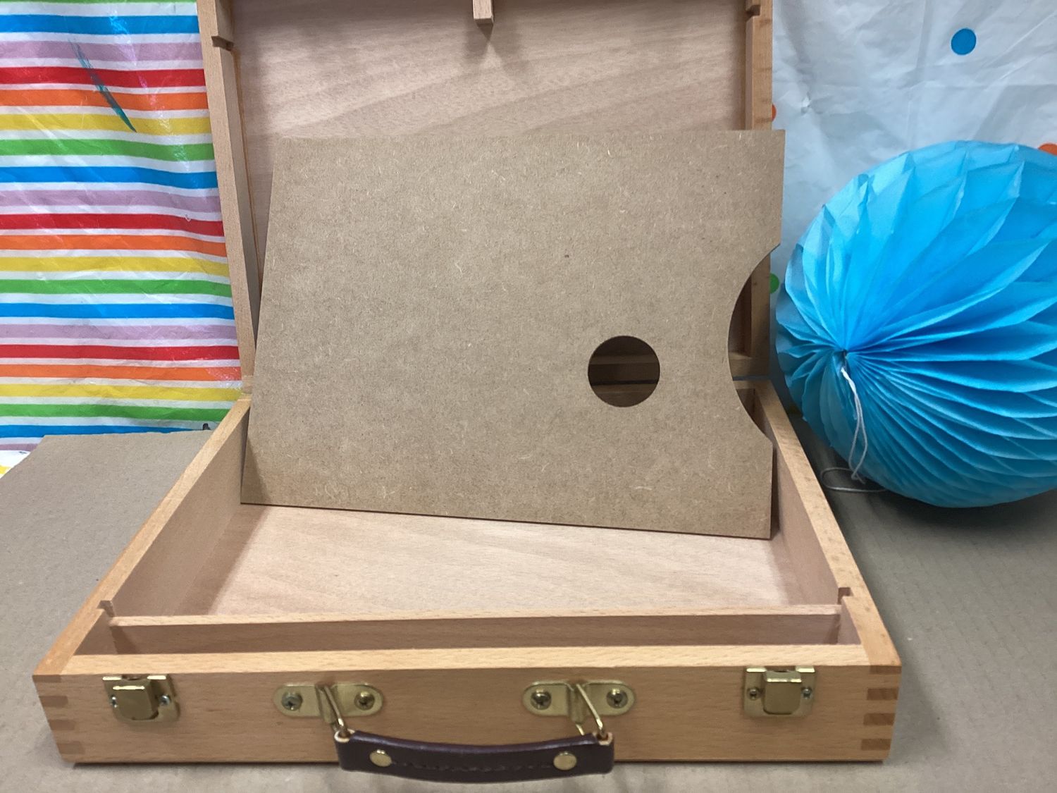 Woodbox empty with palette
