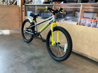 Diamondback Venom 20”
