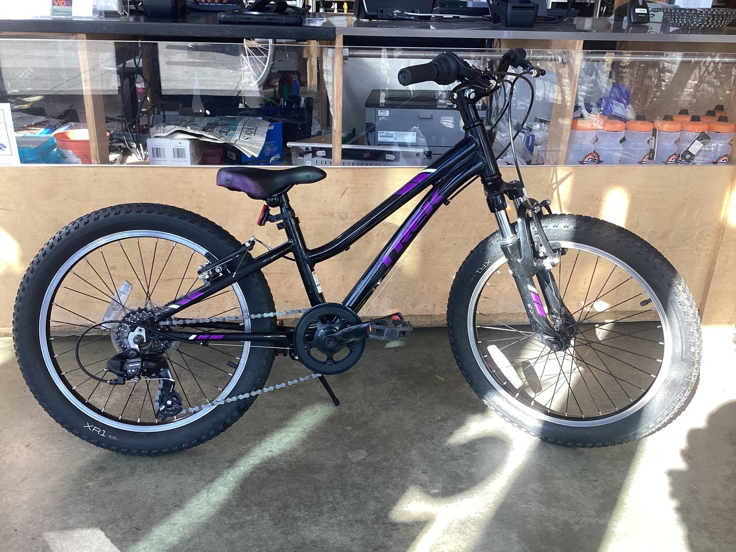 Trek precaliber black/purple