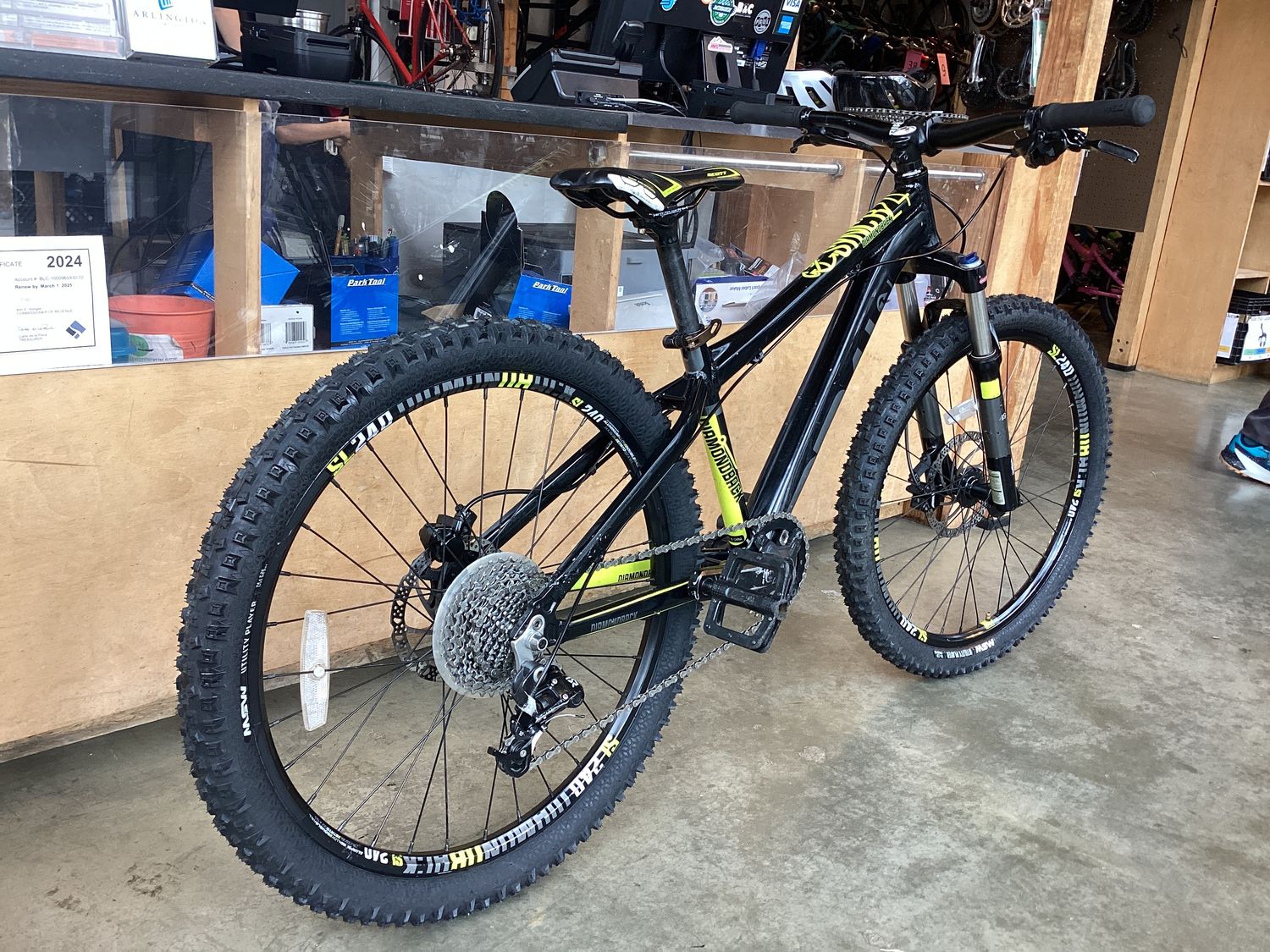 Diamondback Sync R24
