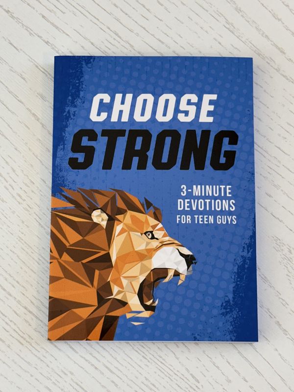 3 Minute Devotions Choose Strong for Teen Guys