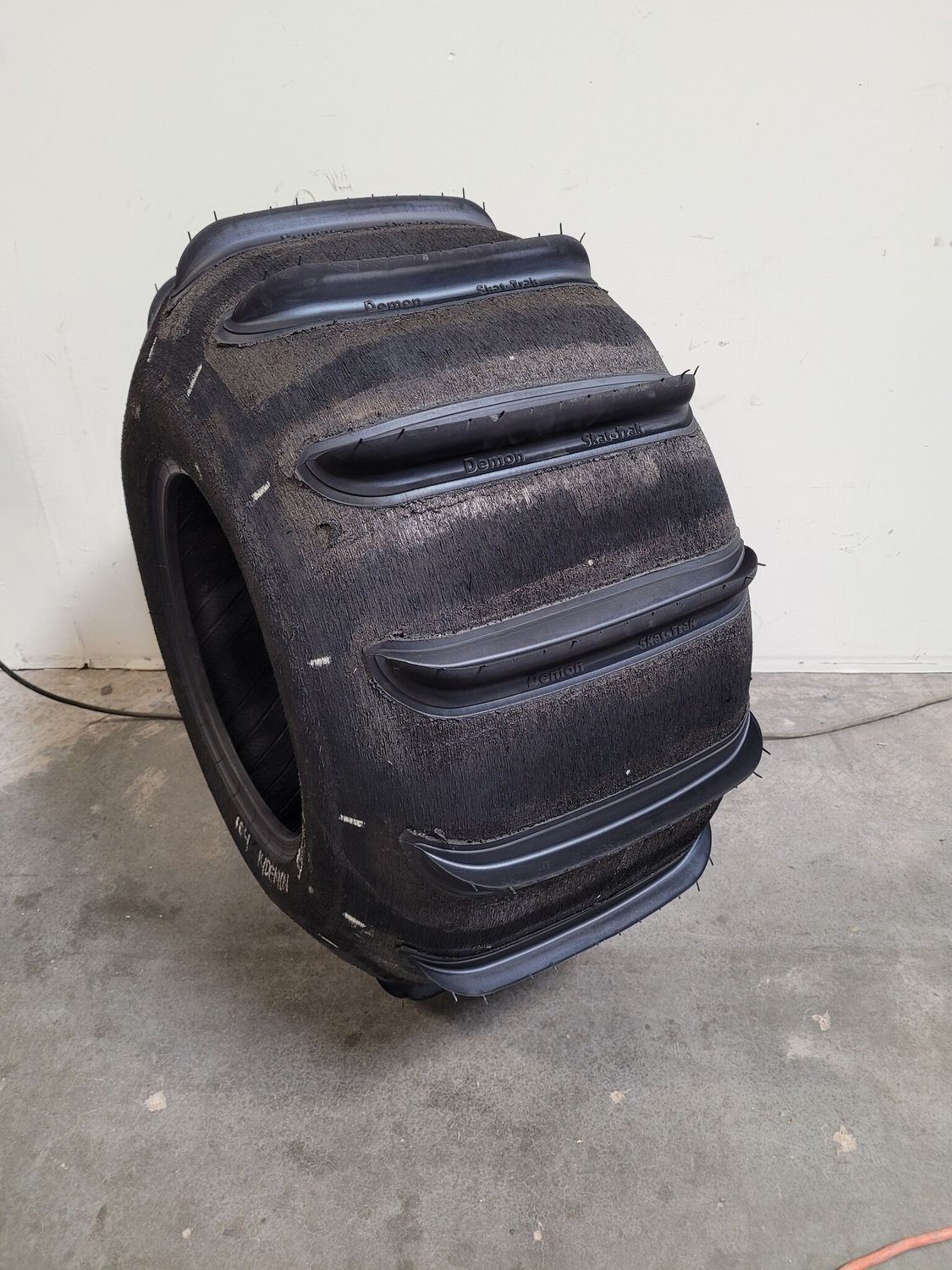 33x13.5x15 12 Demon