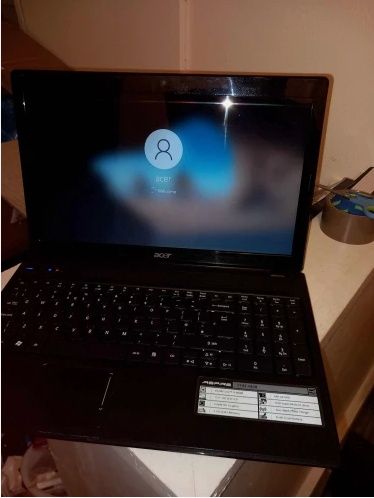 Acer 5742 laptop - Damaged lid!