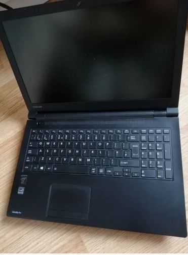 Toshiba L50 Laptop (2)