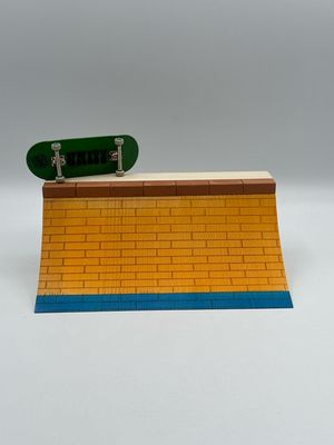 Unity FingerBoard Brick Quarter Pipe