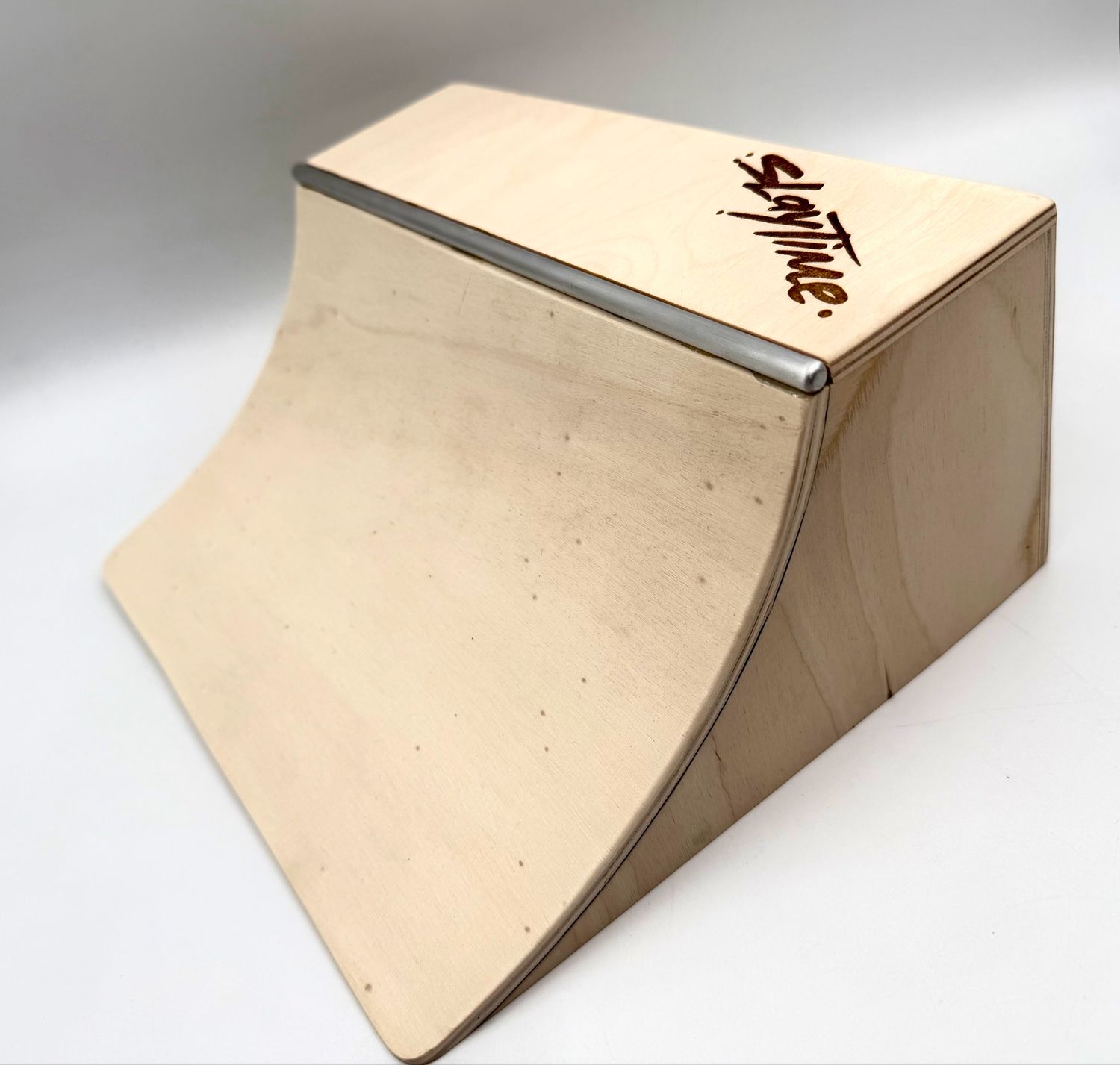 SlayTime FingerBoard Quarter Pipe