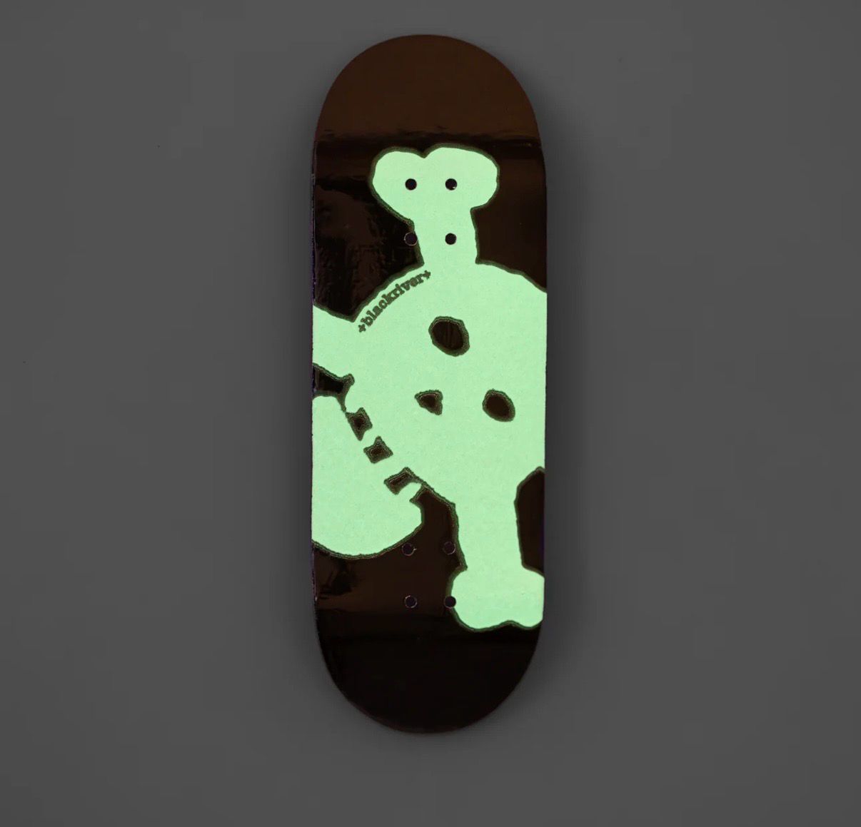 Blackriver Fingerboard Deck- New Skull Glow in Dark 33.3mm Medium Concave