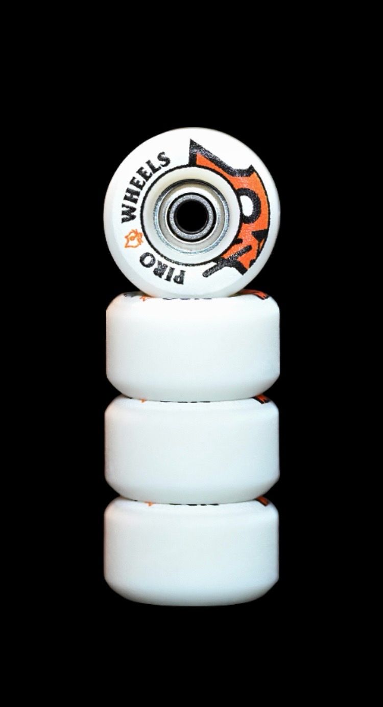 Piro Graphic Performance Bone Head White Fingerboard Wheels 