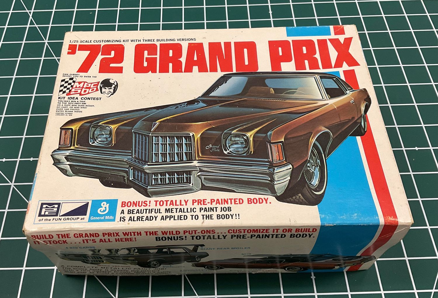 1:25 1972 Pontiac Grand Prix MPC Model Car Kit 1 7221 250