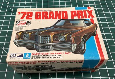 1:25 1972 Pontiac Grand Prix MPC Model Car Kit 1 7221 250
