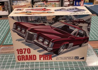 1:25 1970 Pontiac Grand Prix MPC Model Car Kit 2170 200