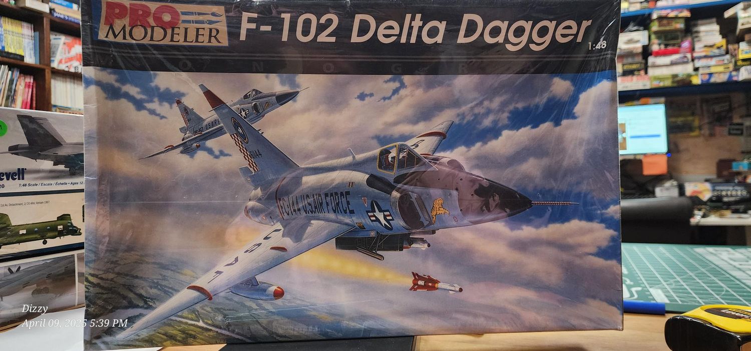 Convair F-102A Delta Dagger Monogram Pro Modeler 5923 1:48