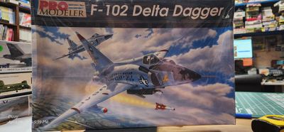 Convair F-102A Delta Dagger Monogram Pro Modeler 5923 1:48